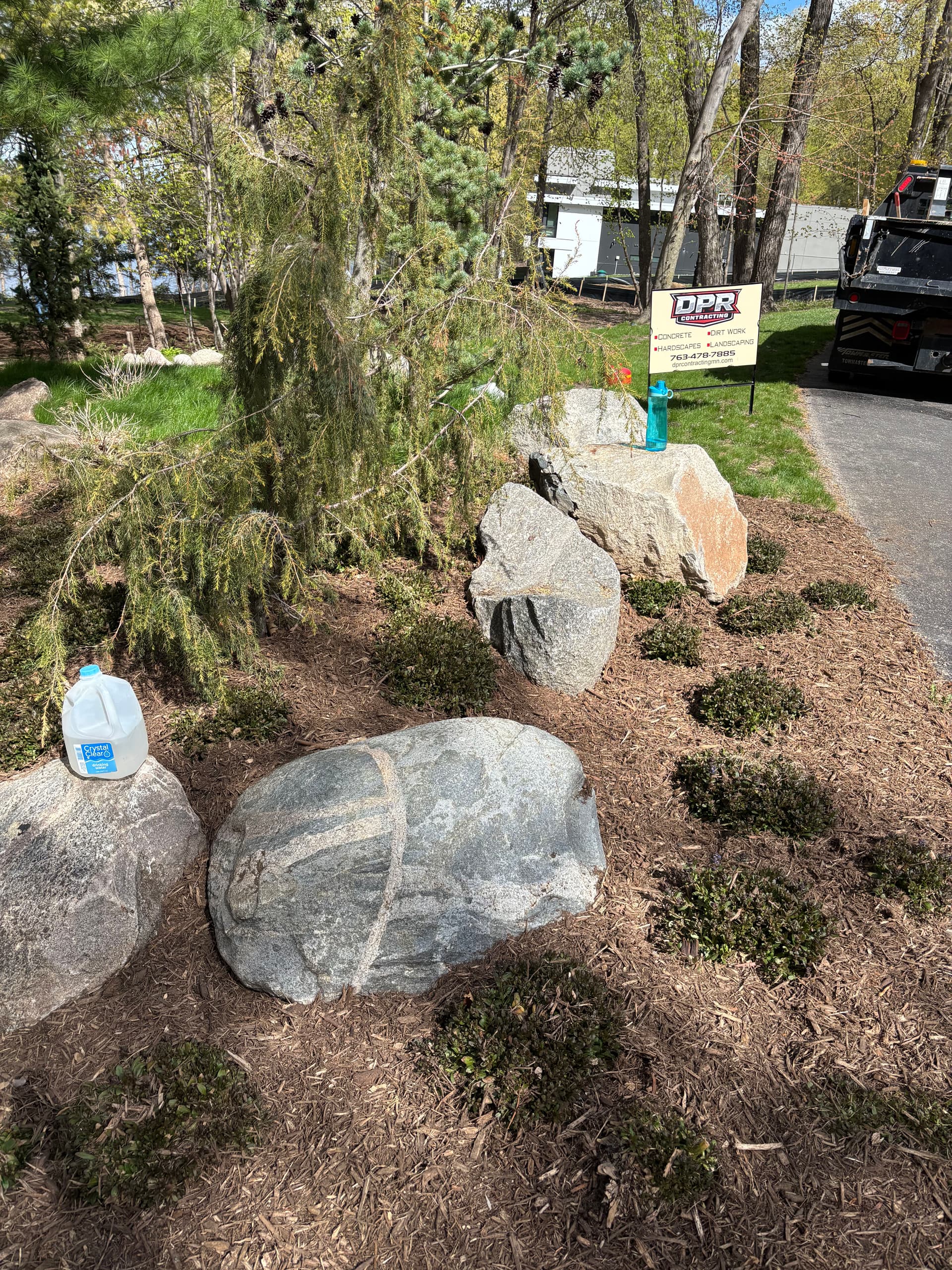Gallery photos for 16-Yard Mulch Job on Halstead Bay Done Right: Image #8