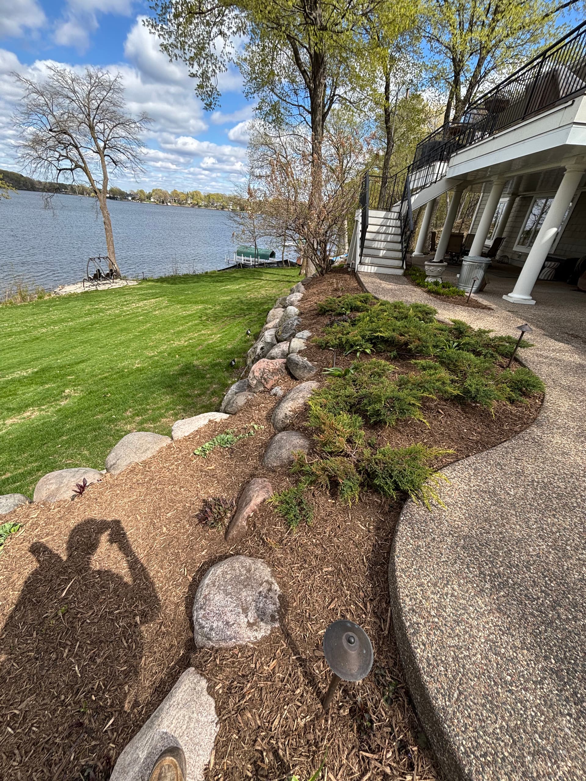 Gallery photos for 16-Yard Mulch Job on Halstead Bay Done Right: Image #1