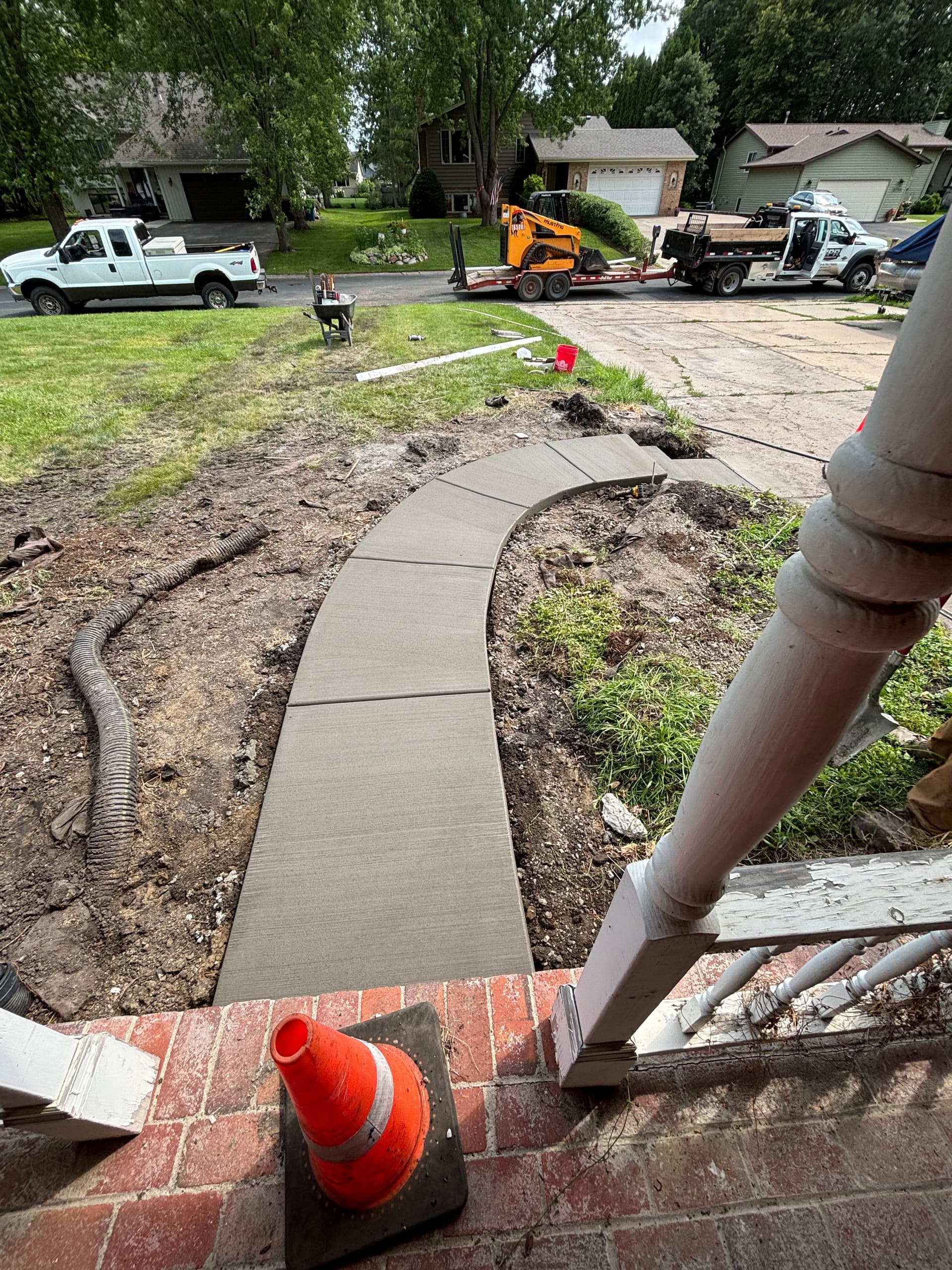 Gallery photos for Concrete Flatwork Done Right - Walkways, Patios, and Garage Floors: Image #6