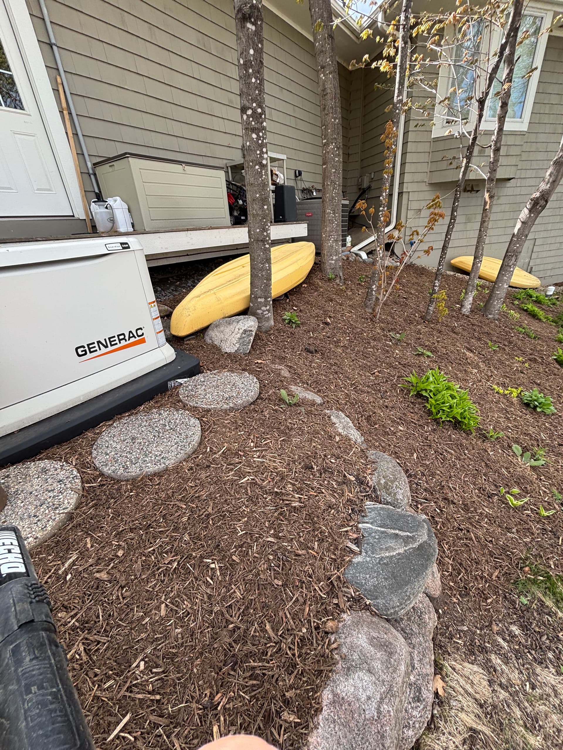 Gallery photos for 16-Yard Mulch Job on Halstead Bay Done Right: Image #4