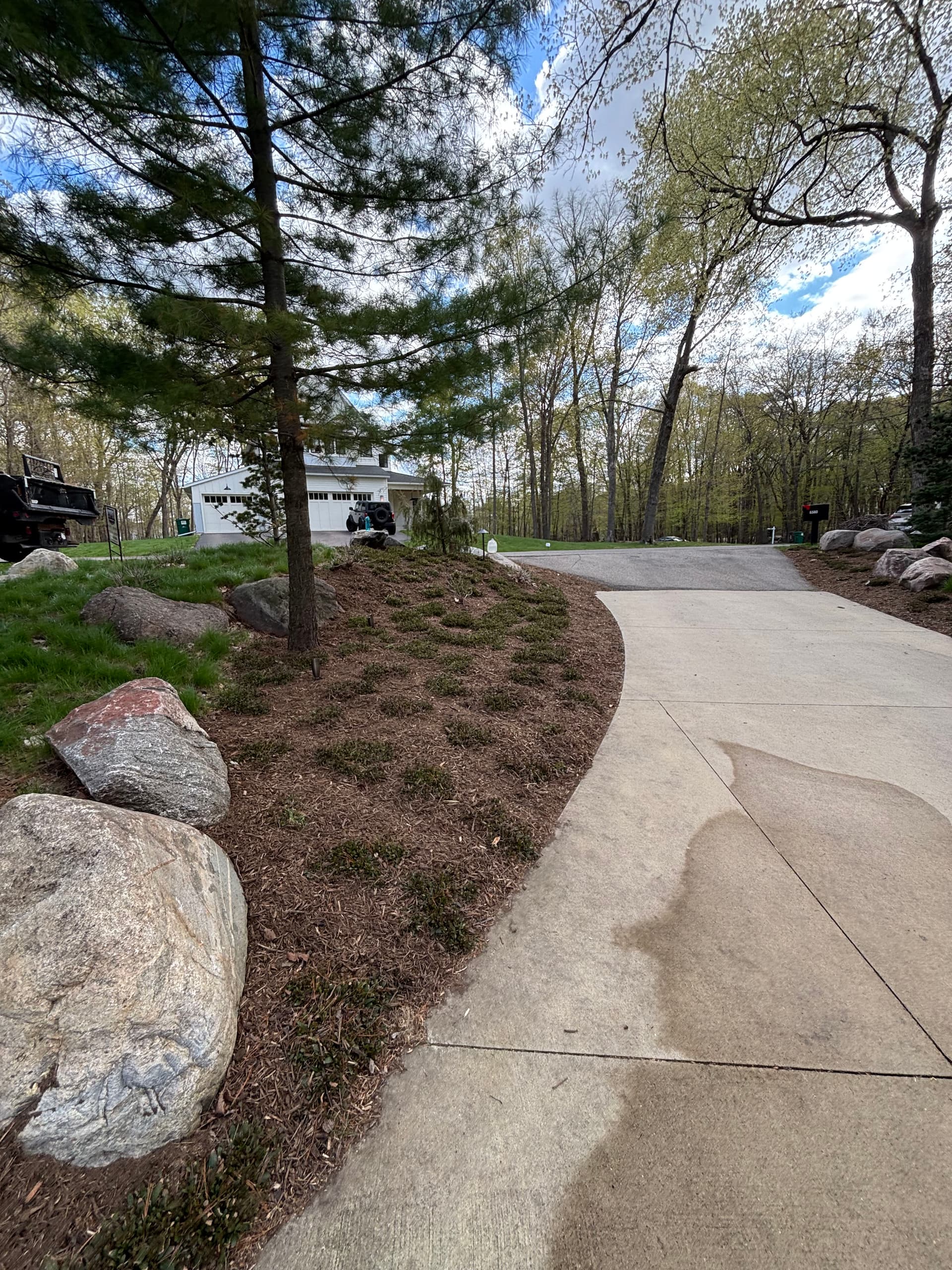 Gallery photos for 16-Yard Mulch Job on Halstead Bay Done Right: Image #9
