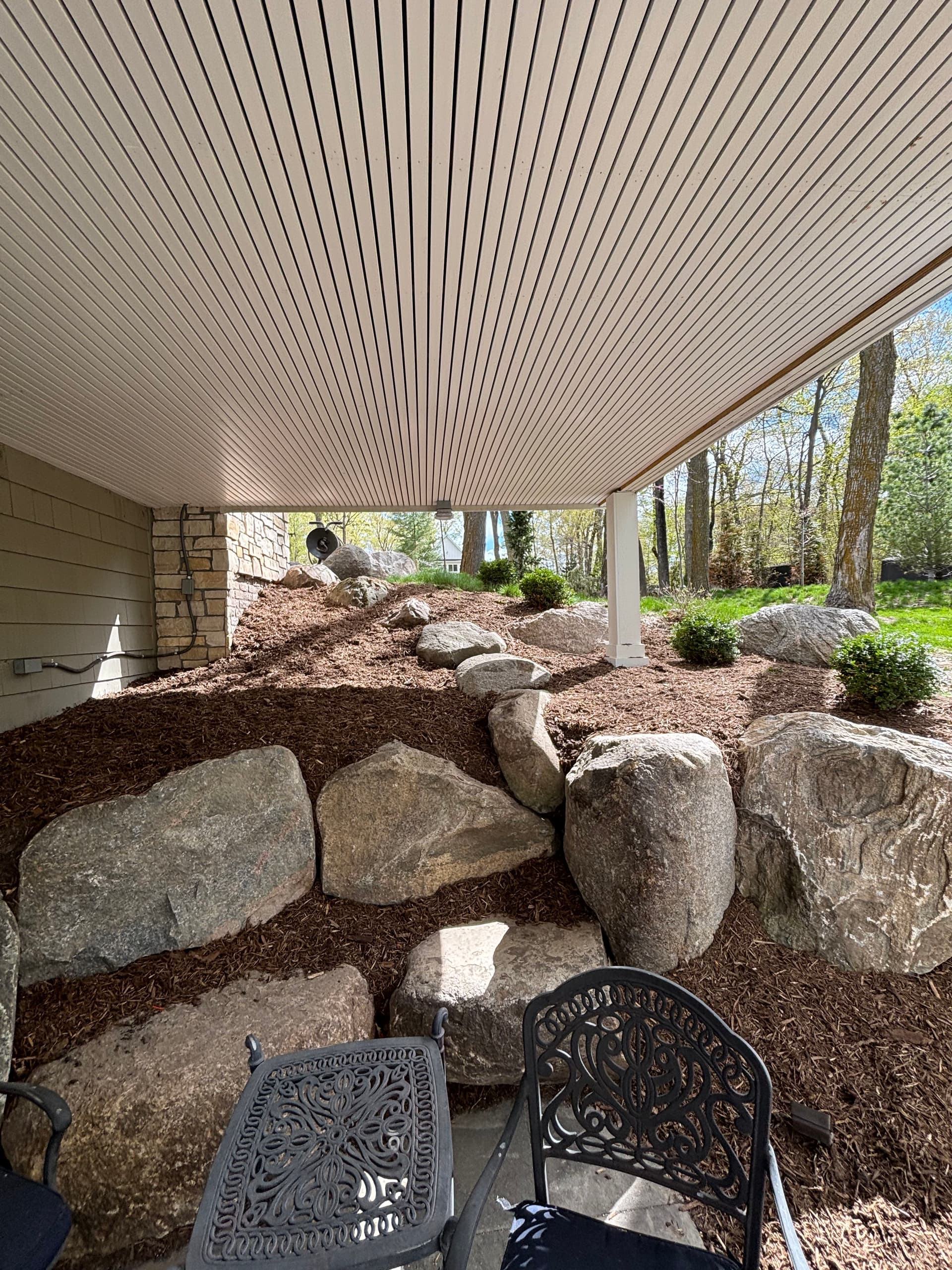 Gallery photos for 16-Yard Mulch Job on Halstead Bay Done Right: Image #5