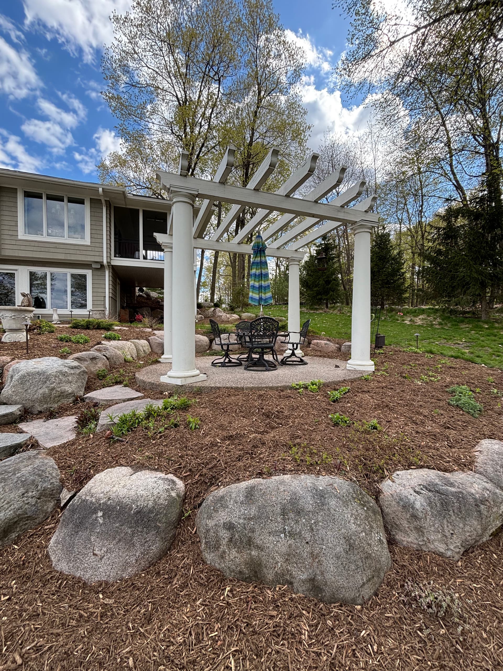Gallery photos for 16-Yard Mulch Job on Halstead Bay Done Right: Image #6