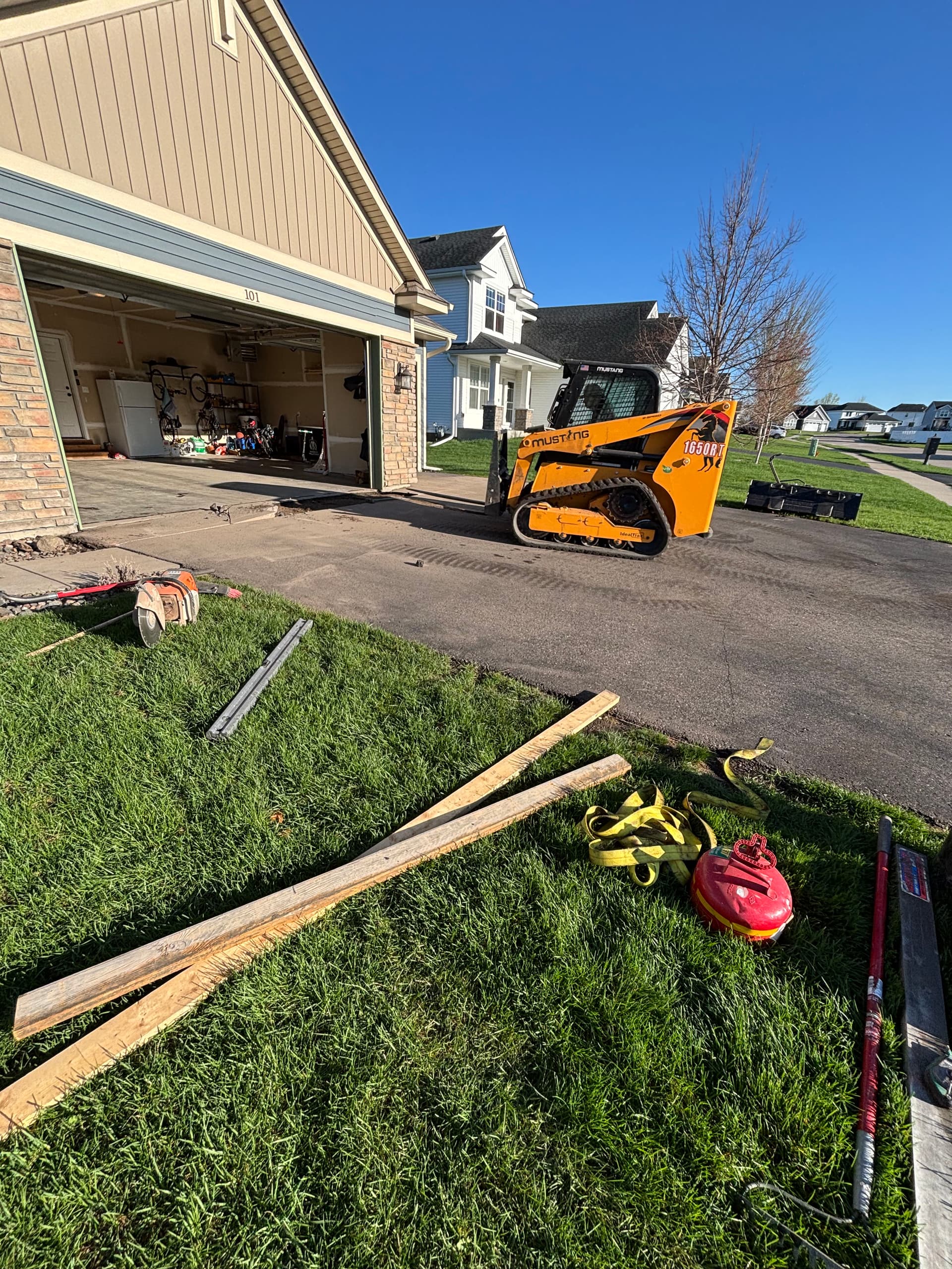 Gallery photos for Cracked Driveway Apron Replacement Done Right: Image #1
