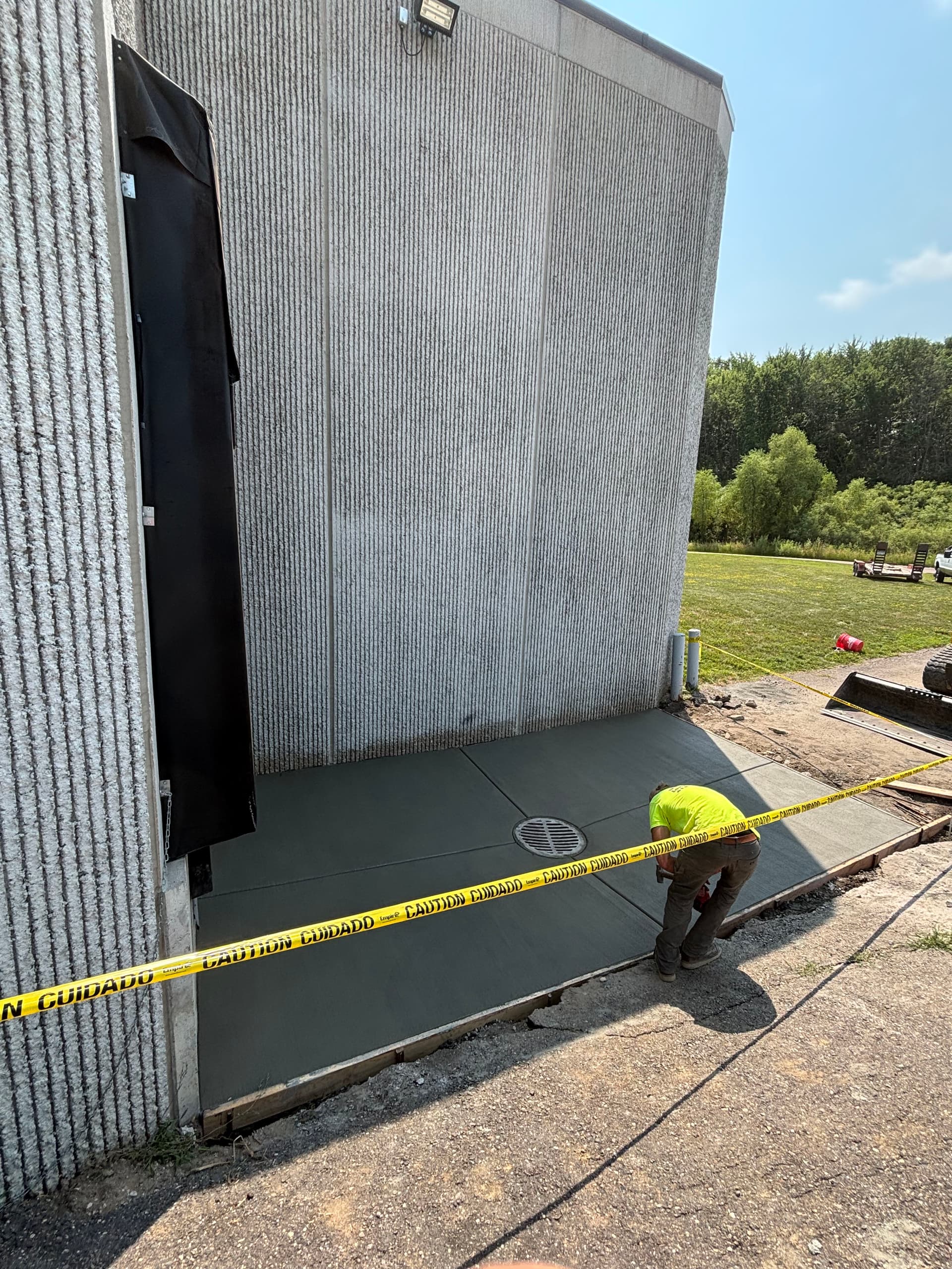 Gallery photos for Commercial Concrete Flatwork and Curb Replacement Done Right: Image #4
