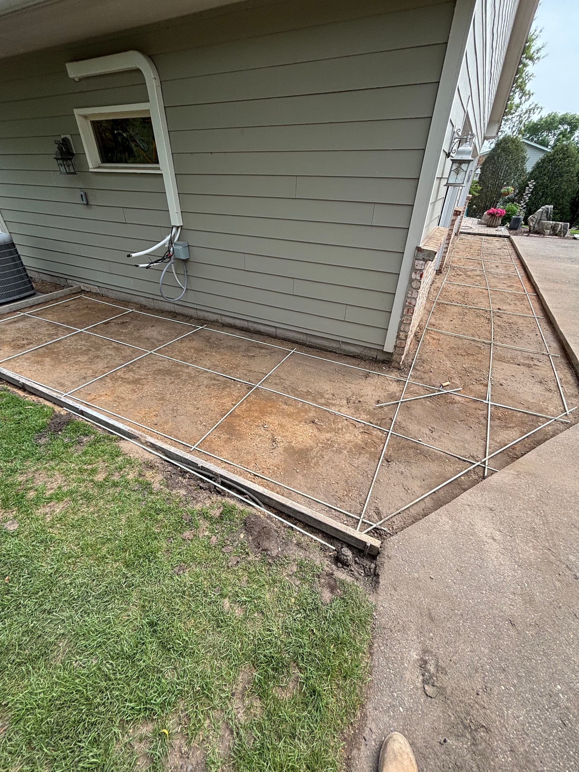 Gallery photos for Clean Concrete Flatwork Across Driveways Walkways and Pads: Image #6