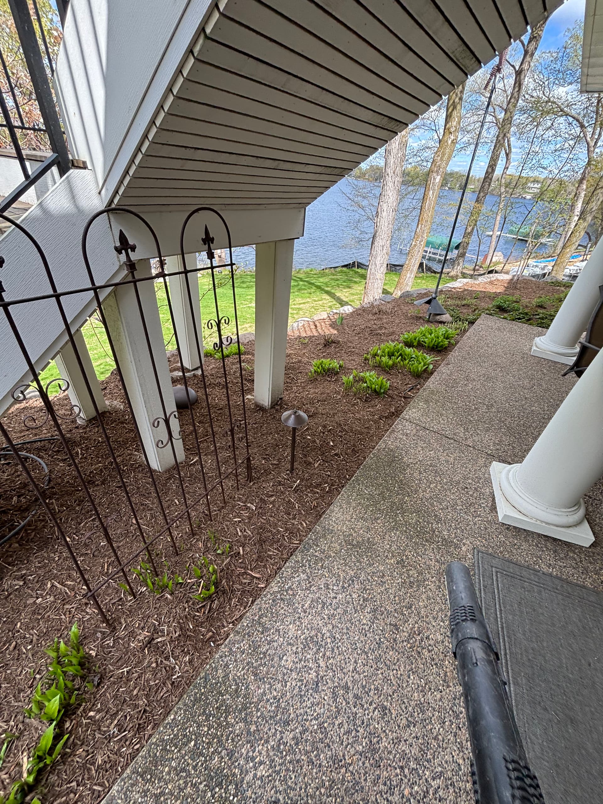 Gallery photos for 16-Yard Mulch Job on Halstead Bay Done Right: Image #3
