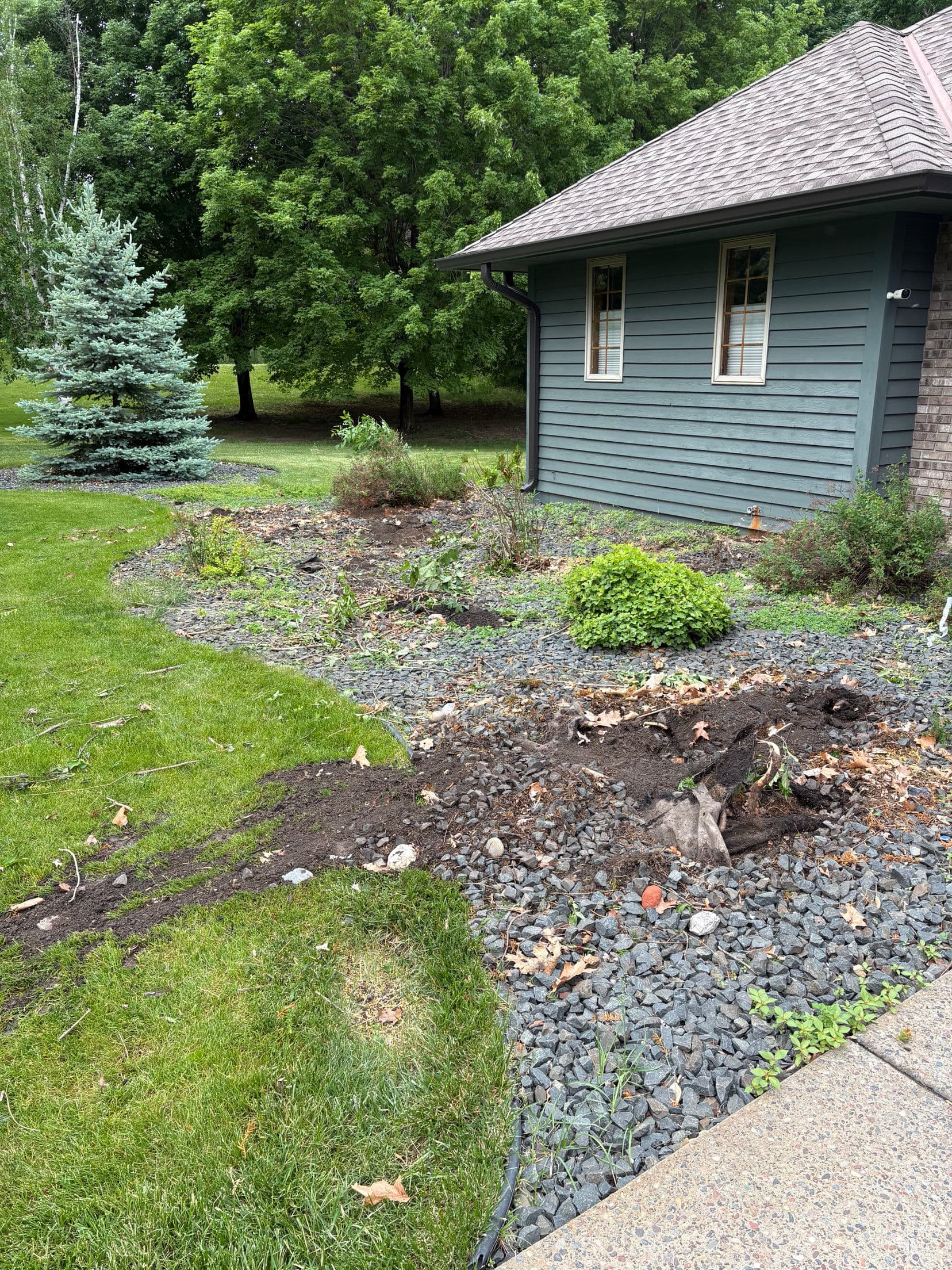 Gallery photos for Clean Concrete Flatwork Across Driveways Walkways and Pads: Image #3